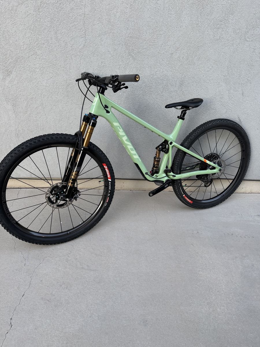 Pivot Mach 4 SL, XXSL, I9 SL Carbon Wheels, Size M