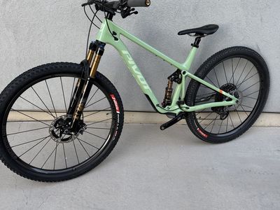 Pivot Mach 4 SL, XXSL, I9 SL Carbon Wheels, Size M