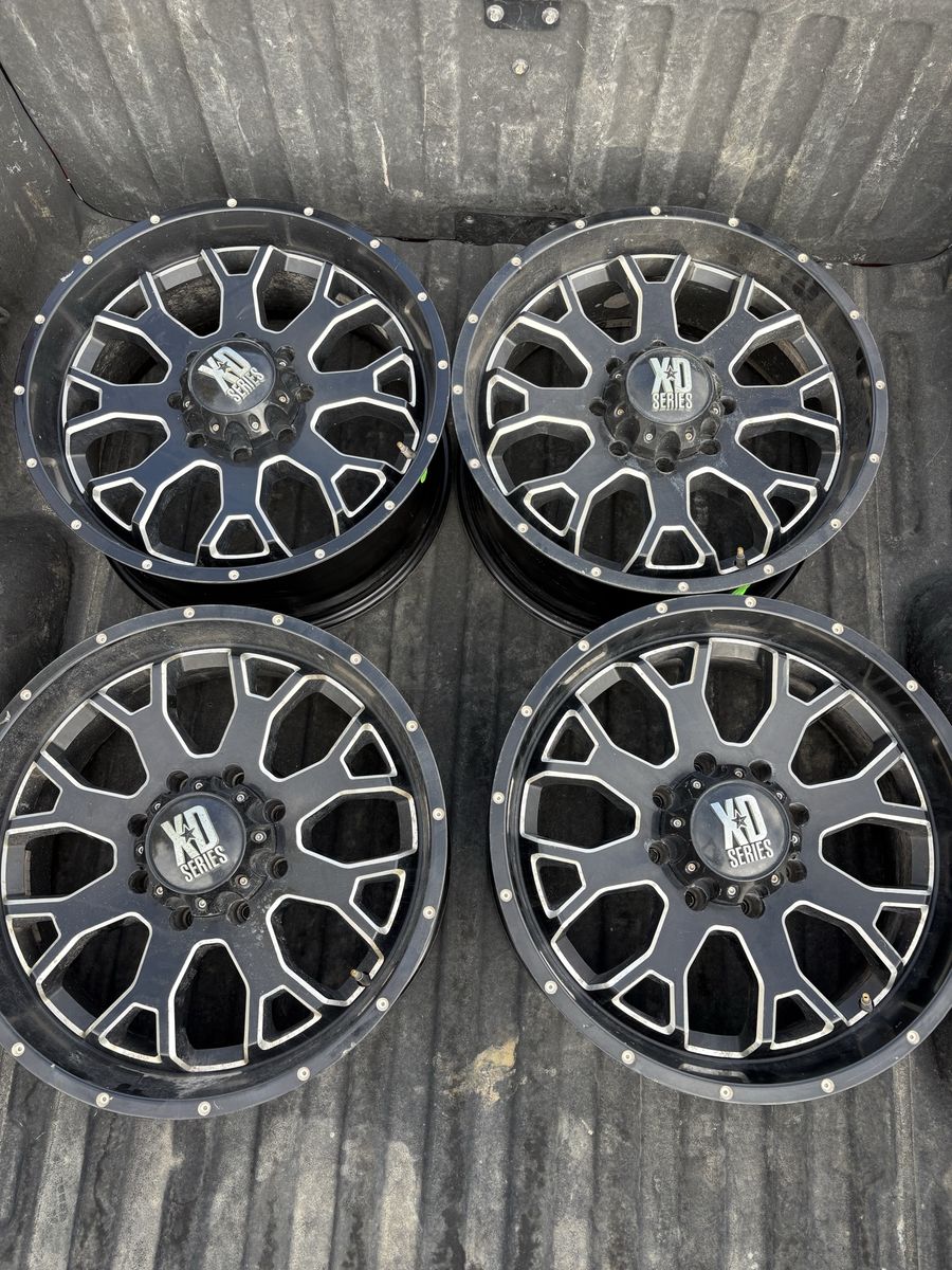 22” XD Series Grenade Wheels – 8 Lug – Chevy Silverado 2500 HD