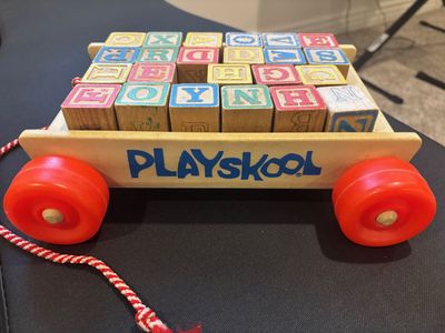 VINTAGE 1970s PLAYSKOOL BLOCK WAGON