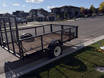 Utility Trailer, Single Axle, Mesh Sides