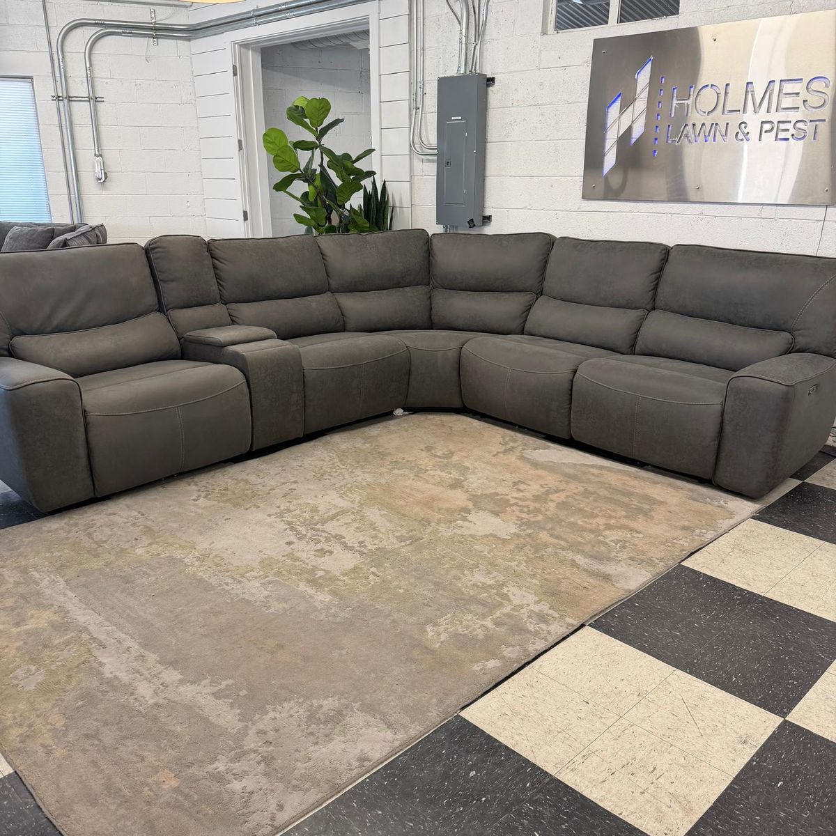 LIKE NEW!! COSTCO SWEENEY 6-PIECE FABRIC POWER RECLINING SECTIONAL W/ POWER HEADRESTS!!