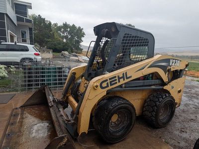Gehl V270 Skid Steer Loader with Bucket