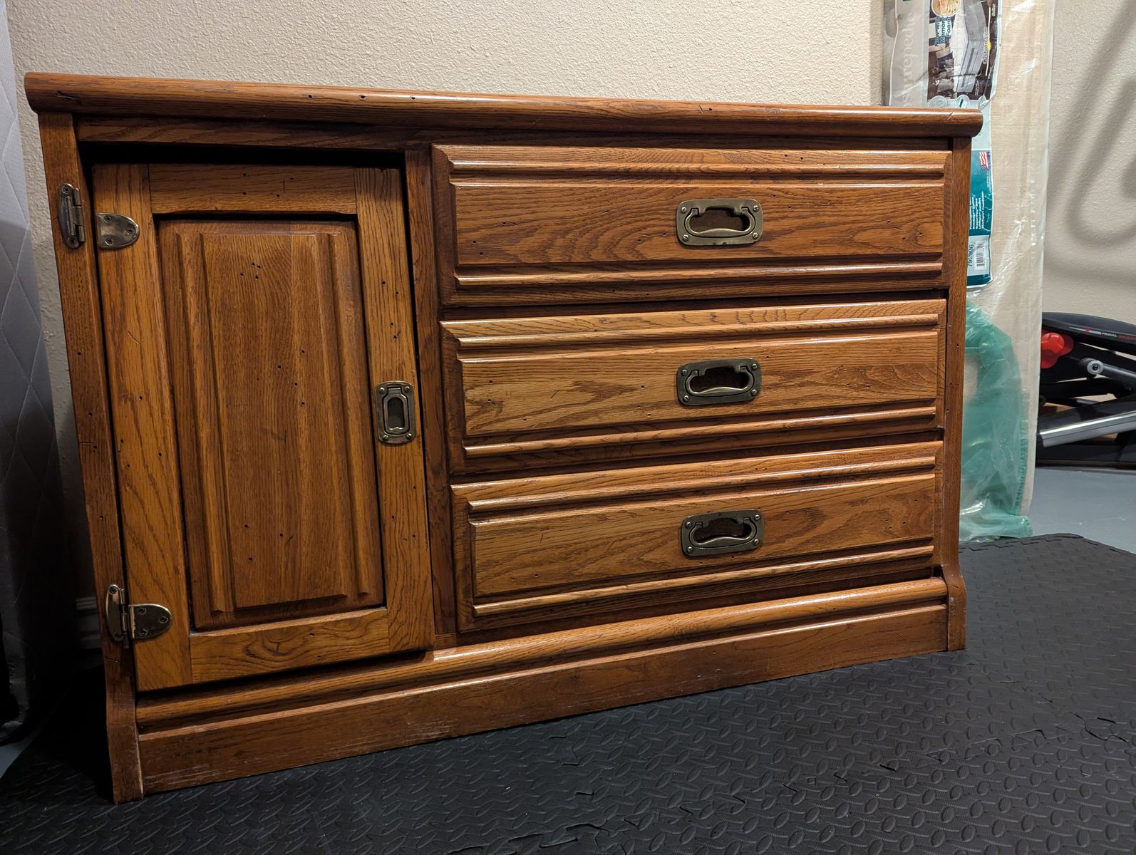Hardwood dresser