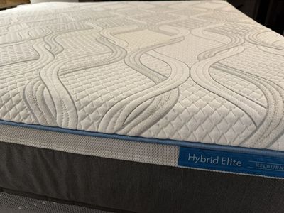 High End! King Sealy Posturepedic Hybrid Mattress!