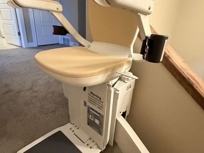 Acorn Curve 180 Stairlift – Excellent Condition $2,495 OBO