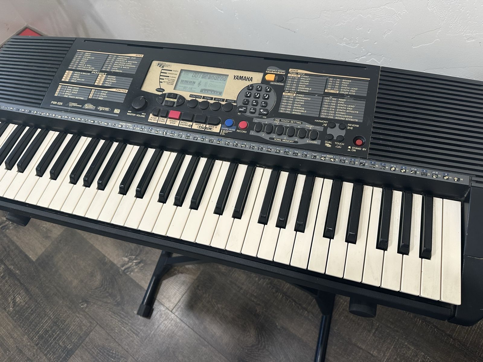 Yamaha  PSR-225 keyboard with stand 
