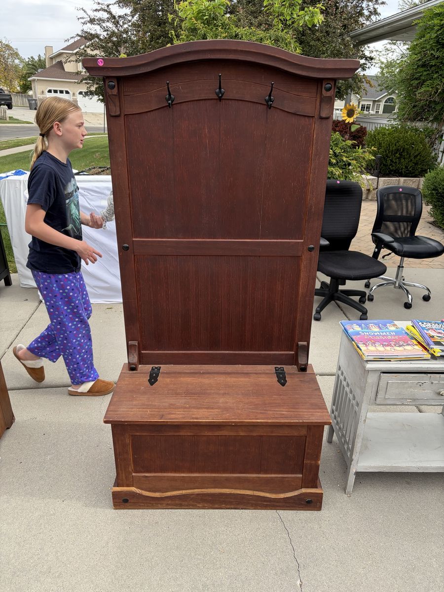 Entry bench