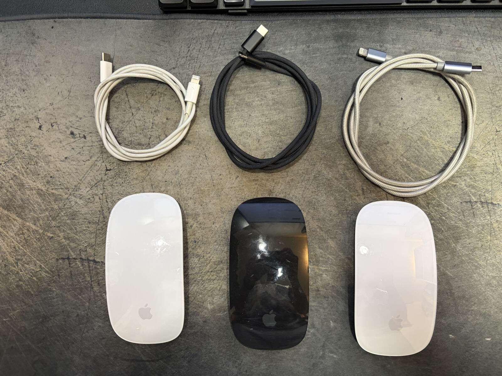 Apple Magic Mouse White or Black USBc-Lightning cable included