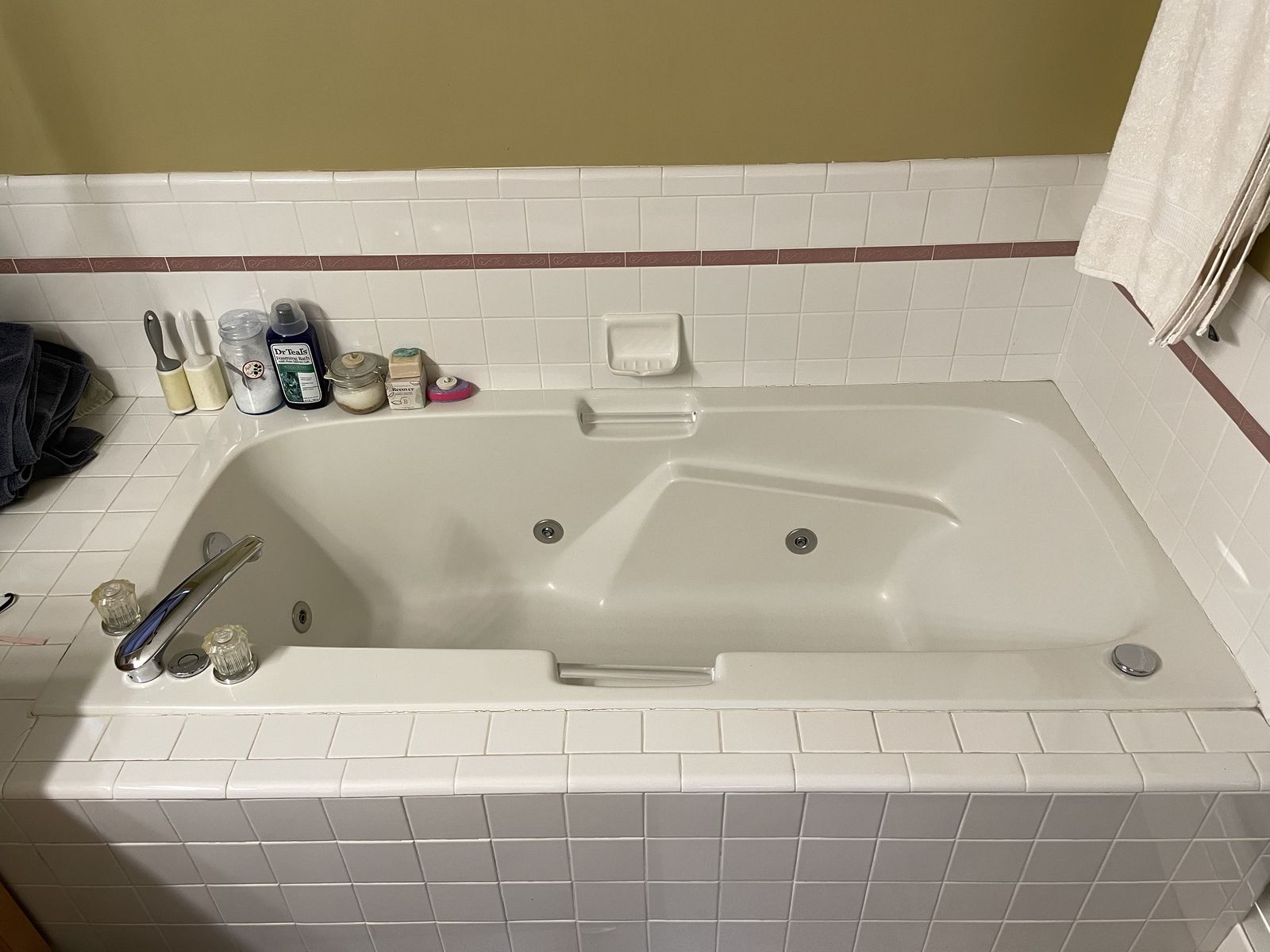 Drop-In Jetted Soaking Bathtub with Chrome Faucet