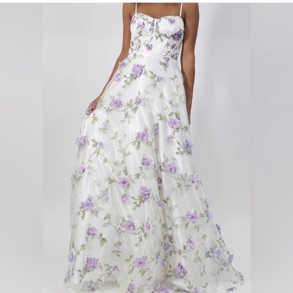 Say Yes Formal 3DFloral Emebellishment Details.