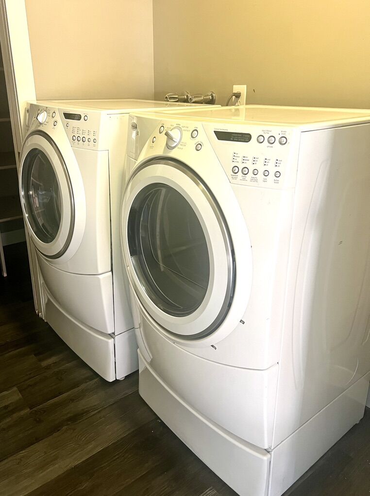 Whirlpool Duet Washer & Electric Dryer