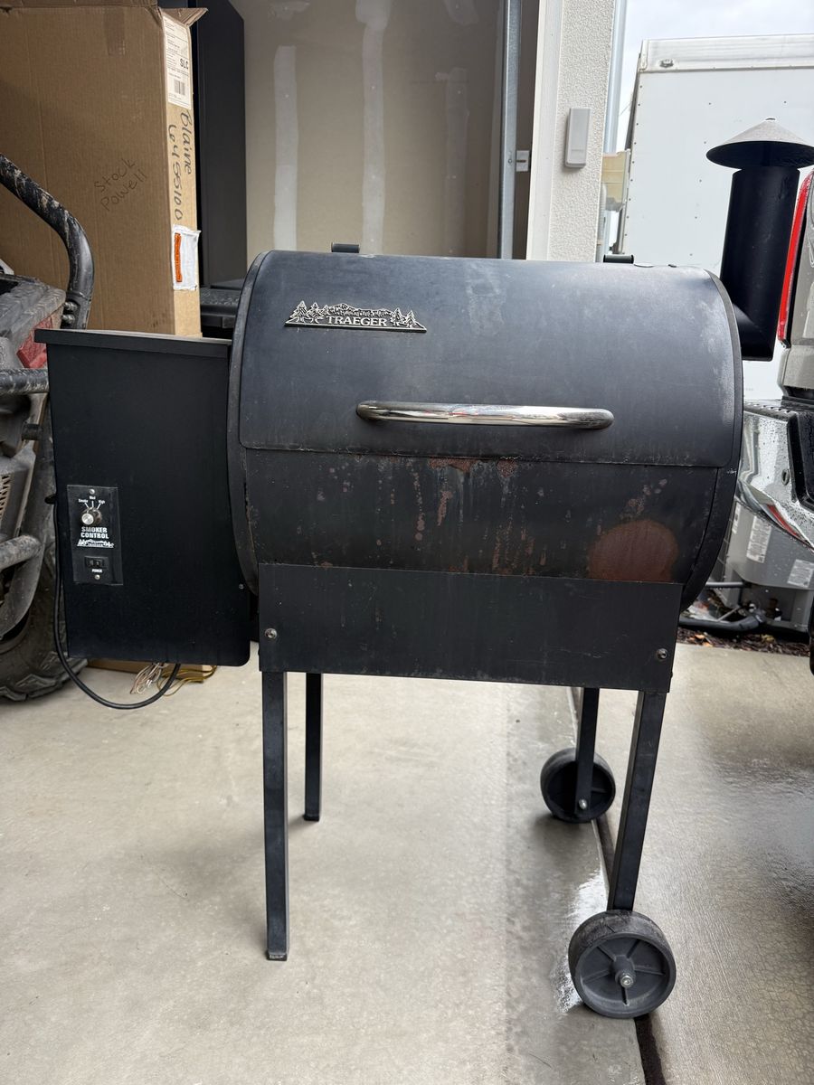 Traeger BBQ070 Wood Pellet Grill & Smoker