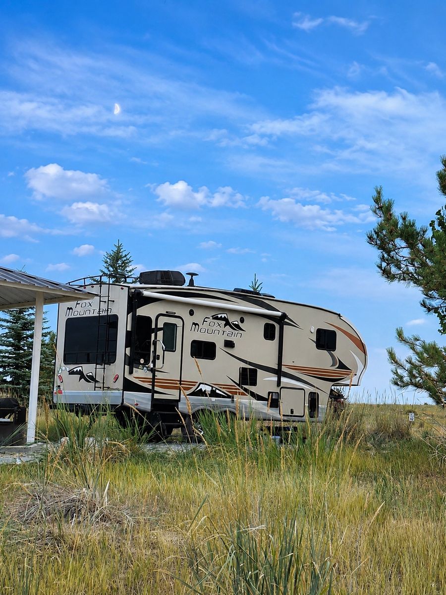 2020 Northwood Fox Mountain 5th Wheel 235RLS Solar, Anderson Hitch, Fully Stocked, Ready to Camp
