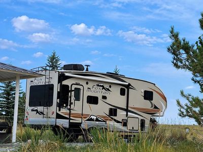 2020 Northwood Fox Mountain 5th Wheel 235RLS Solar, Anderson Hitch, Fully Stocked, Ready to Camp