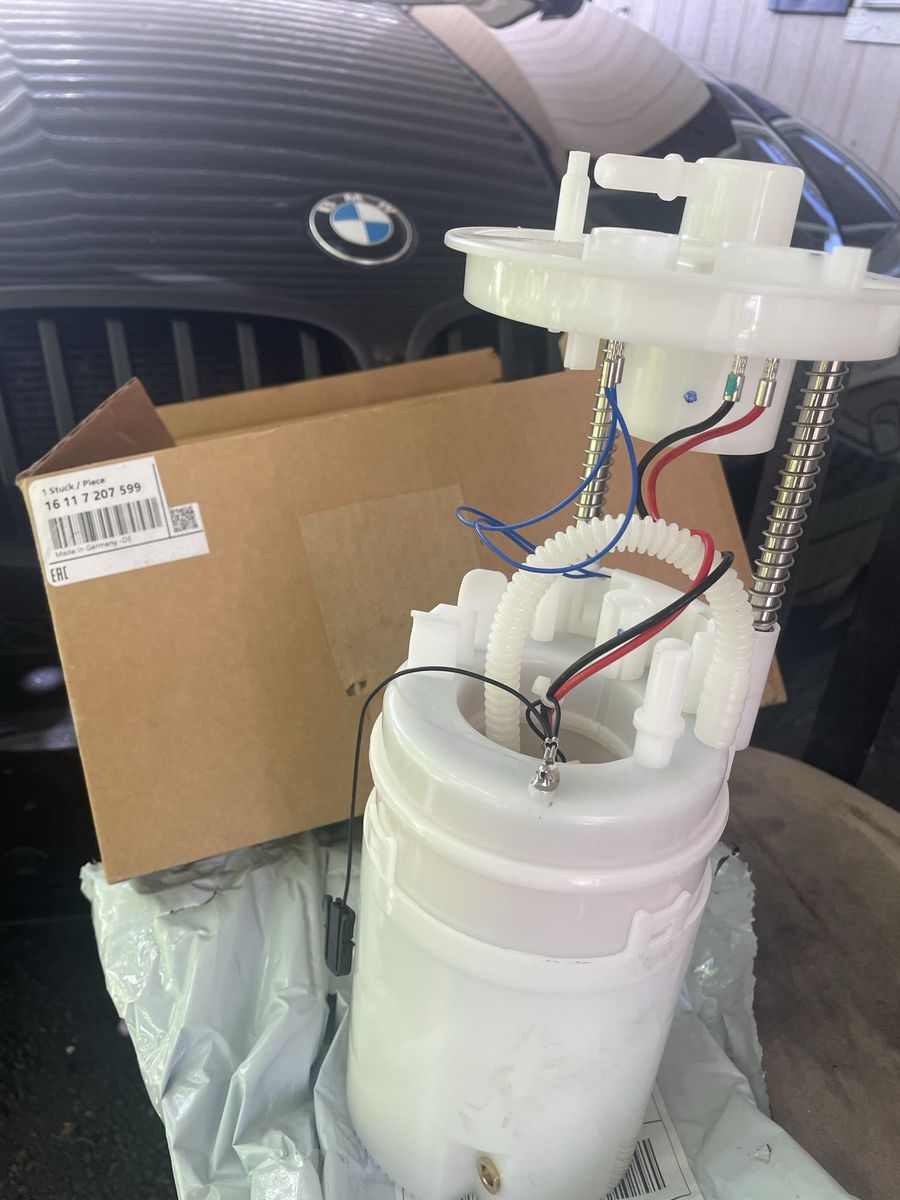 BMW fuel pump assembly