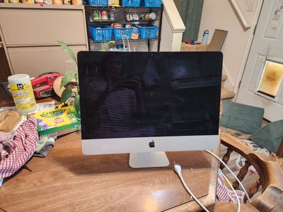 Apple iMac 21.5-inch All-in-One Desktop Computer, 2017, 8GB