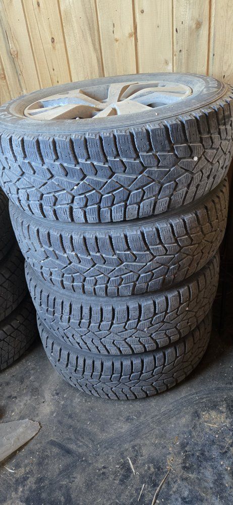 Subaru OEM 18" Wheel with Sumitomo Ice Edge 245/60R18 Tire - Excellent Condition