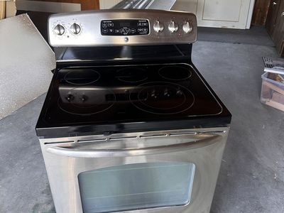 GE Stainless Steel Electric Range with Smooth Cooktop Oven