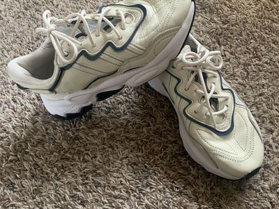 Adidas Ozweego Cloud White/Core Black Athletic Sneakers - Size 5.5