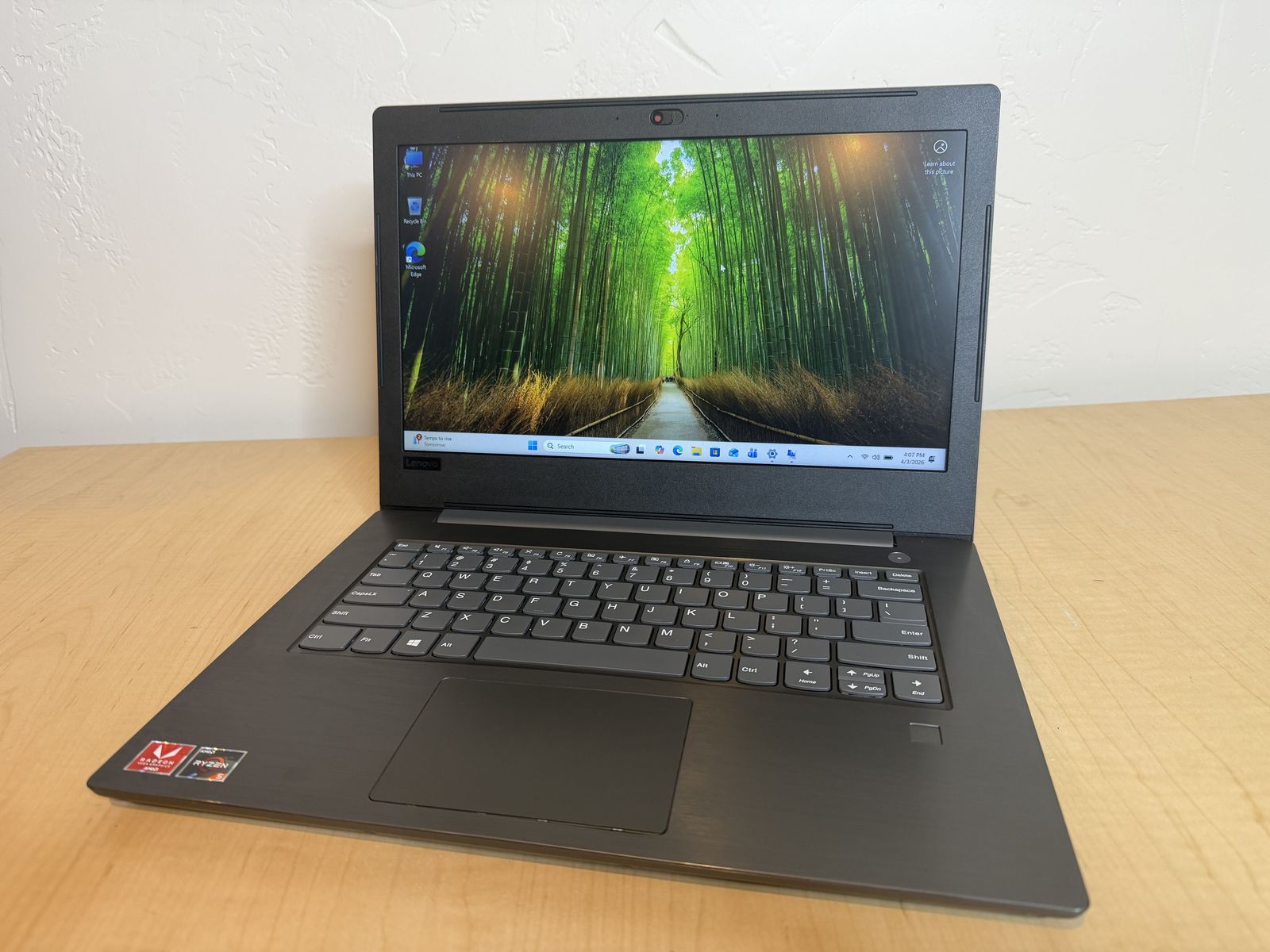 Lenovo 81B1 Laptop with Ryzen 5 CPU and Windows 11