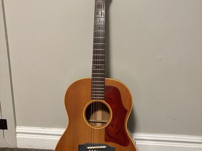 Vintage Gibson B-25 Acoustic Guitar - Classic Sound, Excellent Condition