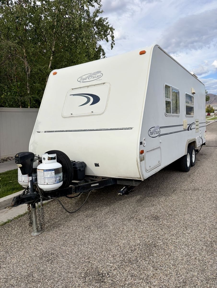 2000 R-Vision Trail Cruiser Camper Trailer