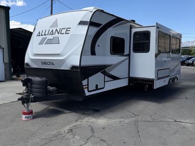 Alliance Delta 281BH priced to sell! Solar, instant hot water, super slide, tons of room and extras!