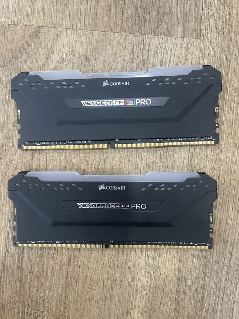 CORSAIR Vengeance RGB PRO DDR4 RAM 32GB (2x16GB)