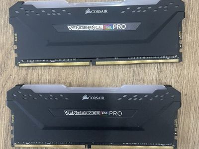 CORSAIR Vengeance RGB PRO DDR4 RAM 32GB (2x16GB)