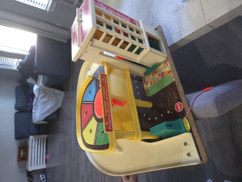 Little people parking garage $25 OBO