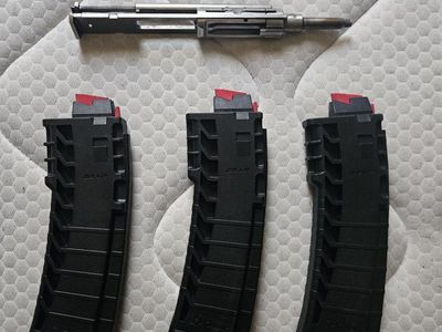 CMMG AR-15 .22 LR Conversion Kit w/ 3 25-Round Magazines