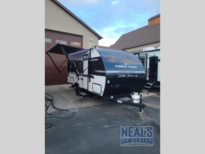 2025 EAST TO WEST Della Terra LE 170BHXLE