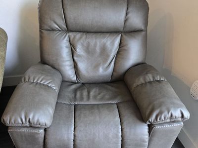 Mega Motion Lift Chair Recliner, Adjustable, Remote Control