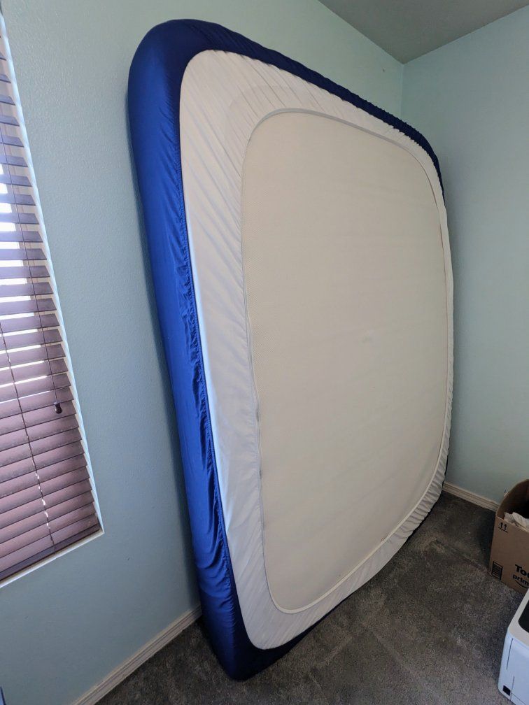 Tuft & Needle Queen Mattress