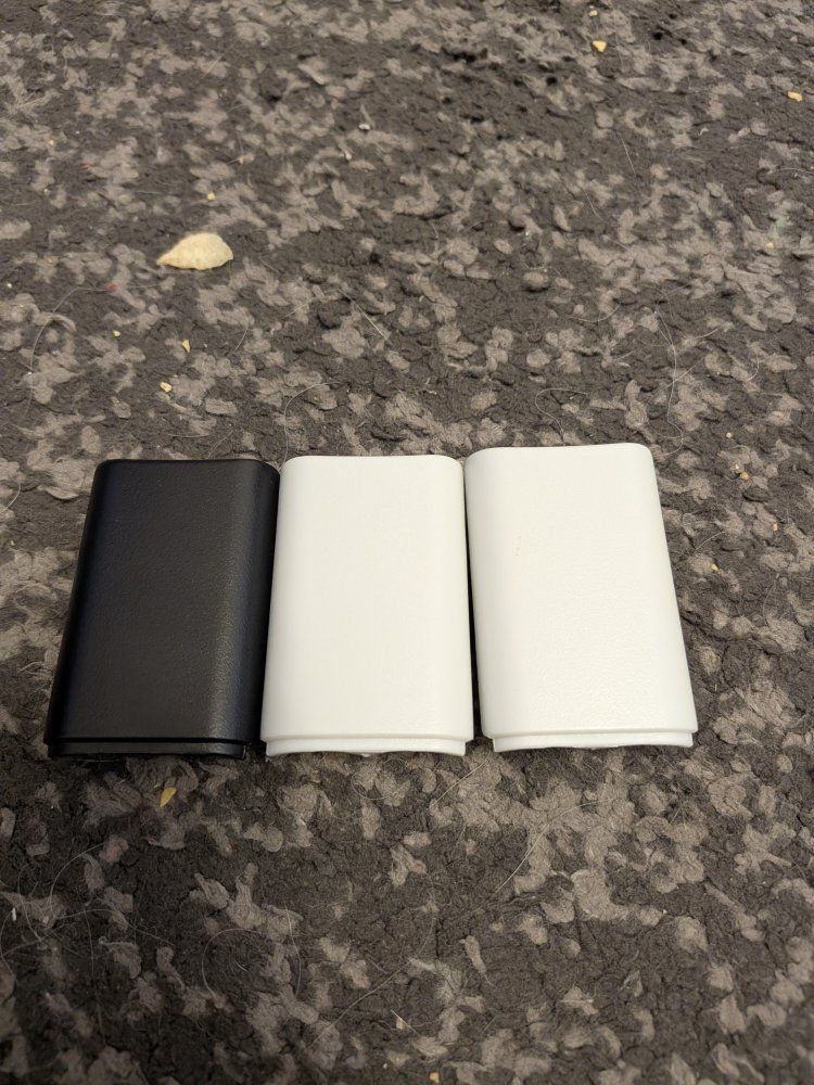 Xbox 360 controller battery trays
