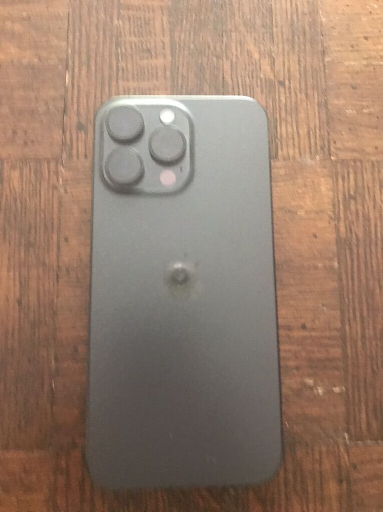 iPhone 15 Pro 128 GB Unlocked W/new Case