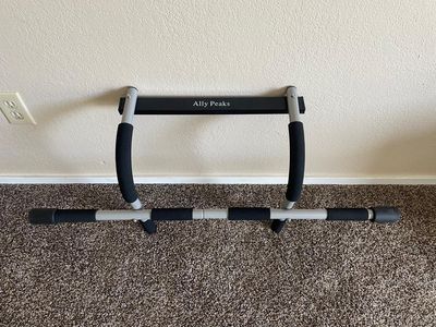 Pull Up bar, doorframe