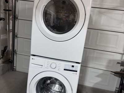 LG White Electric Stackable Front Load Washer & Dryer Set - Excellent Condition