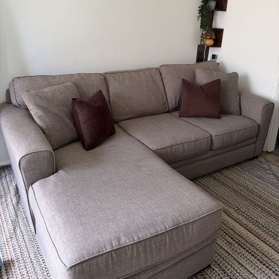 Couch w/ Chaise- Nice!!