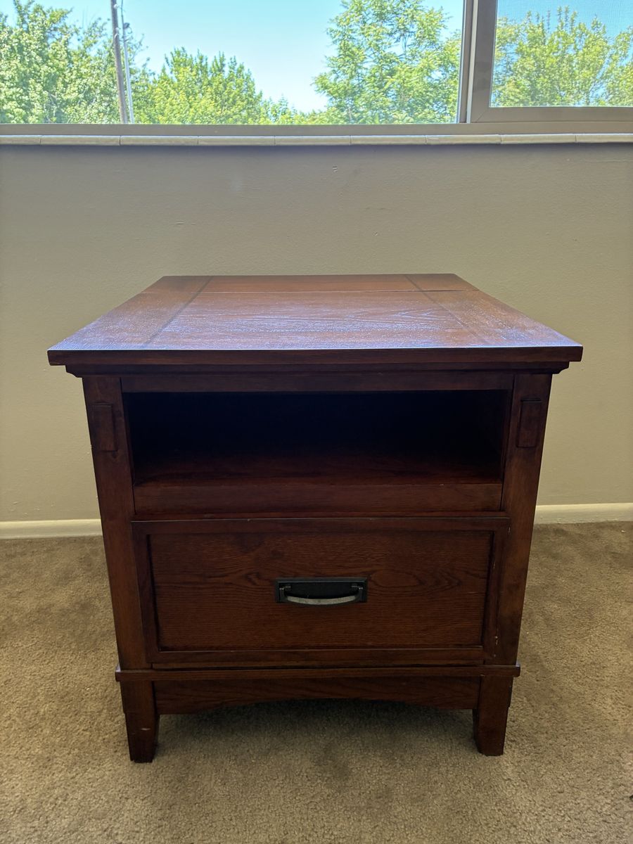 Matching Wooden End Tables/Nightstands
