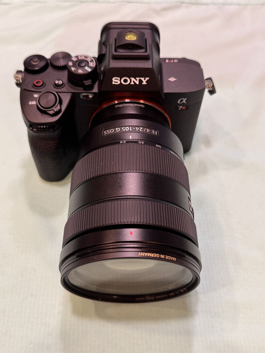 Sony A7R V / A7R5 + Sony 24-105mm f/4 G OSS – Mint, Under 200 Shots