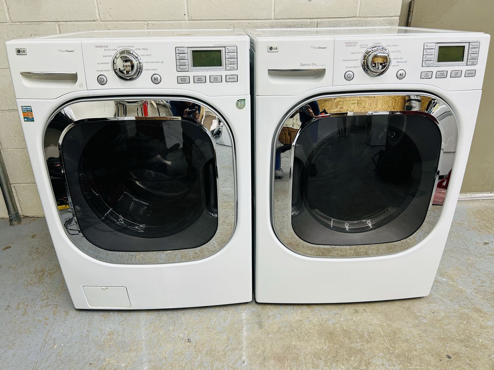 LG washer and dryer set with steam option