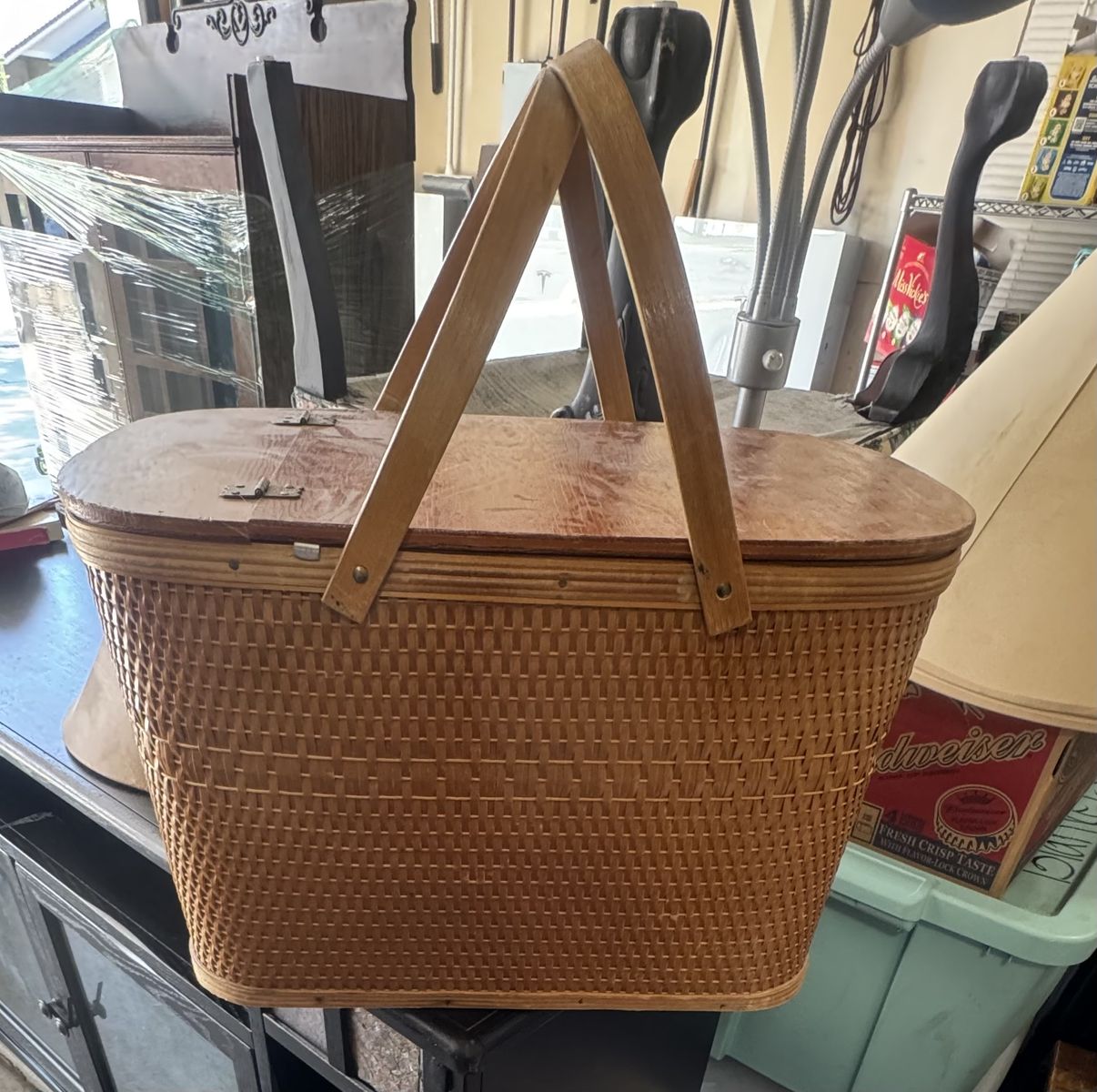 Wicker picnic basket