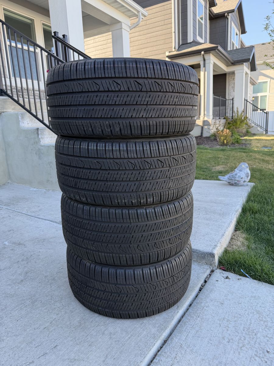 255/40R18 Pirelli P Zero AS Plus 3 almost new