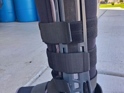 MaxTrax - Walking Boot (M) **GREAT CONDITION**