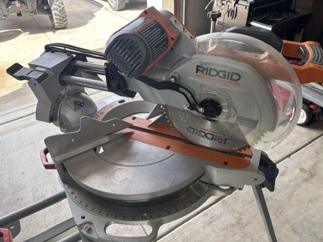 Ridgid !2” Sliding Miter Saw W/Stand