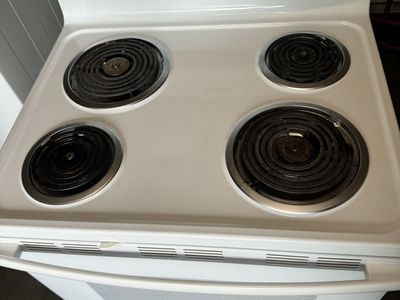GE White Electric Range Stove with Coil Burners and Oven works great $120