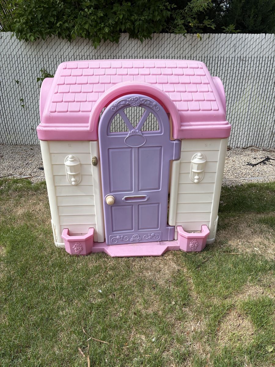90s Barbie Playhouse Outdoor