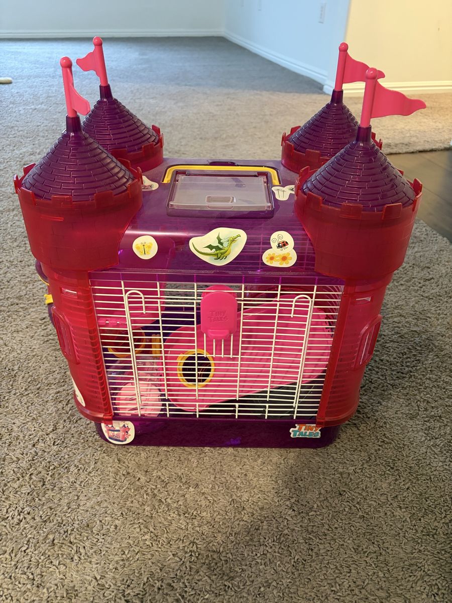 Hamster cage, guinea pig cage with all the bells and whistles no longer have the pet so no longer needed asking 20